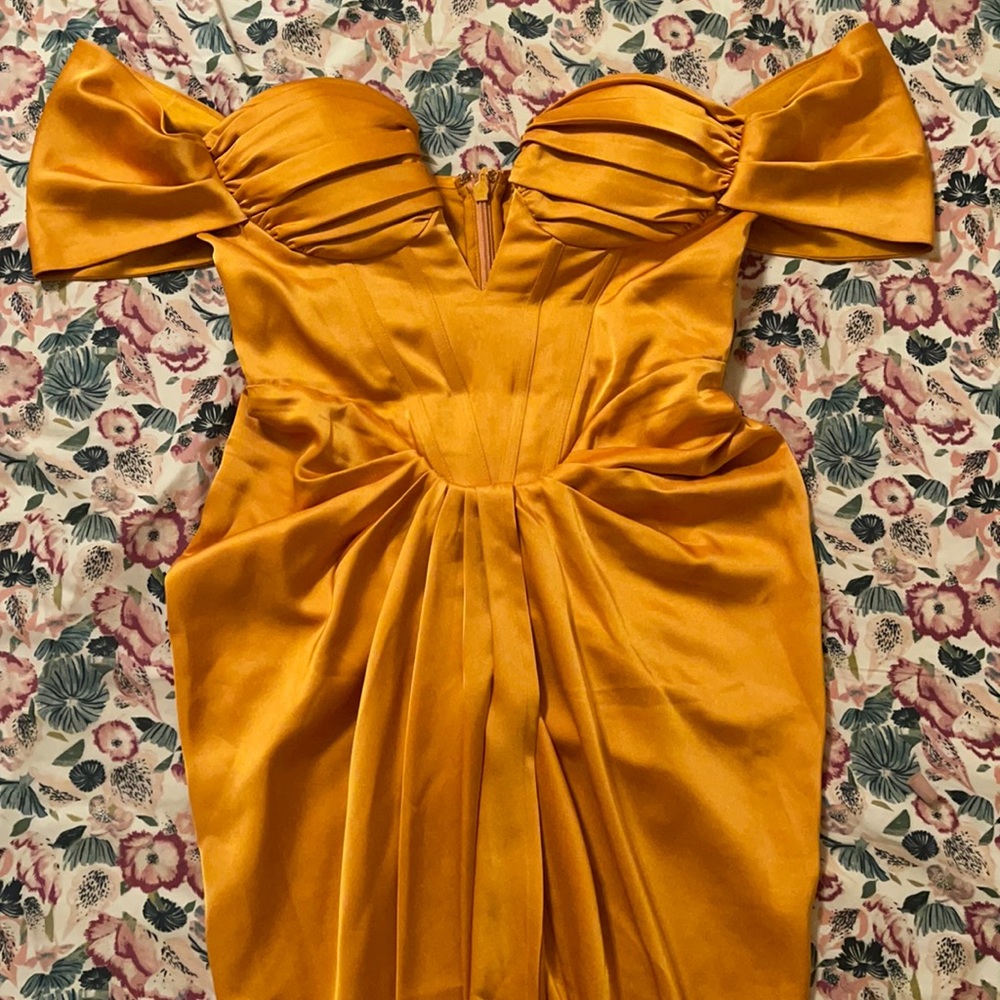 Beautiful party dress!